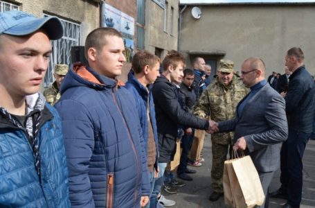 Майже півсотні призовників з Тернополя уже відправили до війська