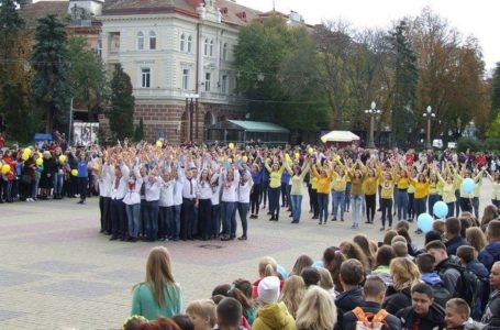 Неординарний танець у центрі Тернополя (Відео)