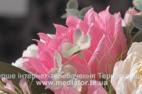 Замість квітів тернополяни дарують солодкі букети (Відео)