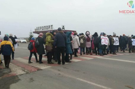 У Тернополі – протест: люди перекрили дорогу на Підволочиському шосе (Наживо)