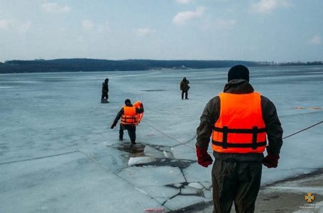За добу на ставках Тернопільщини рятували сімох рибалок
