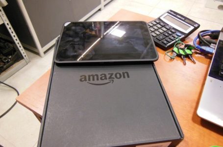 У Тернополі чоловіки викрали з магазину більше десяти комп’ютерів