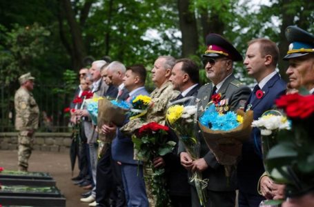 У тернопільському Парку Слави вшанували загиблих воїнів
