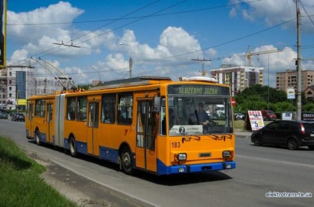 Вулицями Тернополя курсує ще один новий-старий тролейбус
