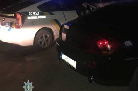 У Тернополі затримали п’яного водія та озброєного пасажира з наркотиками