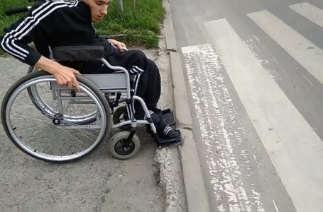 Тернополяни голосують за створення умов для пересування людей з інвалідністю