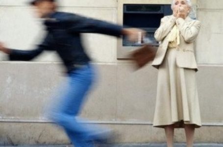 На Тернопільщині пенсіонерка бігла через все село, аби повернути вкрадене
