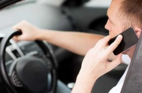 У Тернополі оштрафували майже 200 водіїв за розмови по телефону