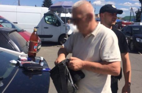 Тернопільські патрульні затримали водія, який виявився грабіжником і зберігав зброю