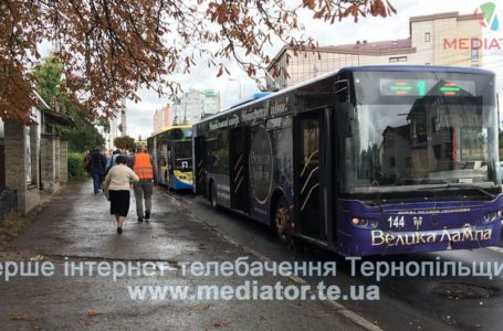 У Тернополі зупинилися всі тролейбуси. Немає струму (Фото)