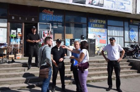 Через громадську вбиральню у Чорткові побили журналіста