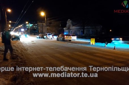 У Тернополі на пішохідному збили хлопця. У дитини переломи руки та ніг (Фото)