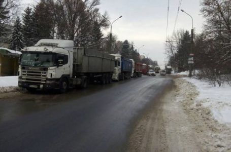 У Тернополі фури заблокували рух тролейбусів (Фото)