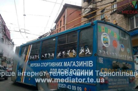 Через заміну електроопори у Тернополі затор
