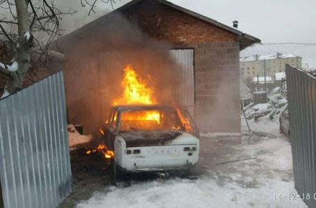 У Борщеві несправний стан автівки призвів до пожежі