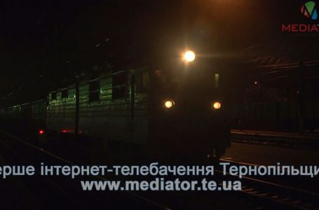 5 годин у полі: під Тернополем застряг поїзд