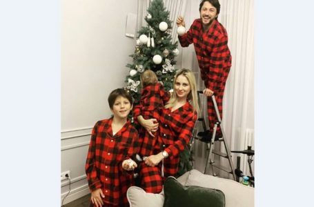 Тернопільський Сірий разом з дружиною та дітьми прикрасив новорічну ялинку