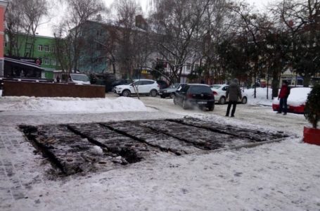 На Сагайдачного у Тернополі демонтували літній майданчик