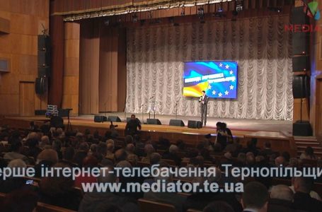 «Україні потрібен впливовий головнокомандувач», – тернополяни підтримують чинного президента (Відео)