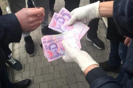 Керівника одного з підрозділів патрульної поліції Тернопільщини затримали на хабарі