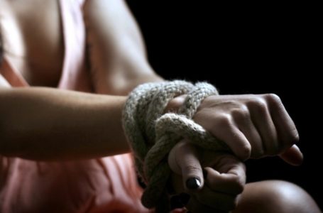 Підозрюваній, яка вербувала тернопільських дівчат, загрожує до 12 років ув’язнення