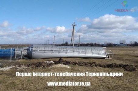 У селі на Тернопільщині впала водонапірна вежа (Фото)
