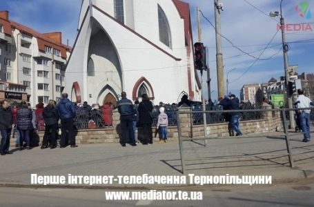 Тернопіль відвідала відома індійська монахиня. Помолитися прийшли сотні вірян