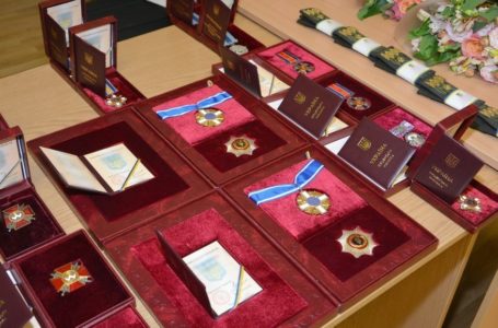 Президент нагородив високими державними нагородами 15 співробітників СБУ