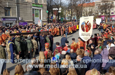 Хресна хода вулицями Тернополя з висоти пташиного польоту (Відео)