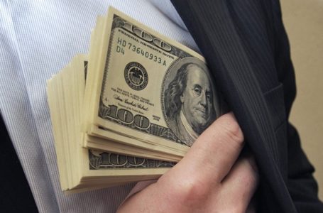 У Тернополі за спробу підкупити поліцейського засудили викладача вишу