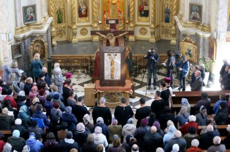 До Тернополя привезли копію чудотворної ікони Розп’яття Спасителя