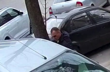 У Тернополі розшукують чоловіка, який пограбував автомобіль (Відео)