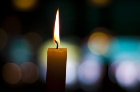 На Лановеччині у труні покійника спалахнула воскова свічка, постраждала дитина
