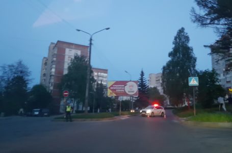 На вулиці Коновальця позашляховик збив дві електроопори (ФОТО)