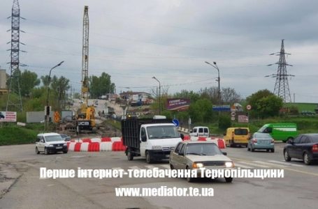 На Гаївському перехресті у Тернополі повторно встановили висотні обмежувачі руху