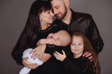 «Тримаємось, бо на руках двоє діток»: тернополянин просить допомогти онкохворій дружині