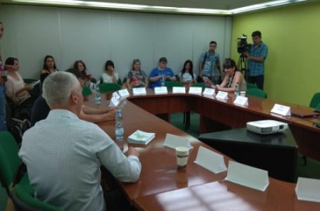 Кандидати у народні депутати дискутують про розвиток краю (НАЖИВО)