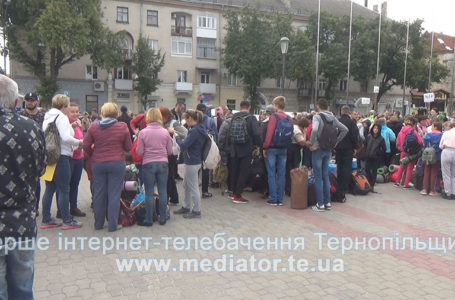 У Тернополі сотні паломників вирушають на прощу до Зарваниці (Наживо)