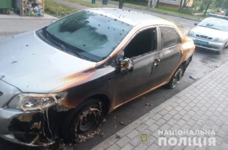 Умисний підпал – поліціанти назвали одну з версій пожеж у Тернополі, в яких згоріли три авто (Фото)
