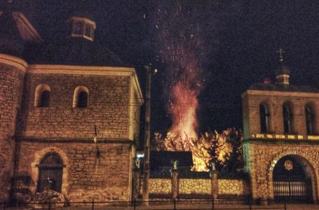 Вночі біля “Зеленої церкви” у Тернополі спалахнула пожежа (Відео/Фото)