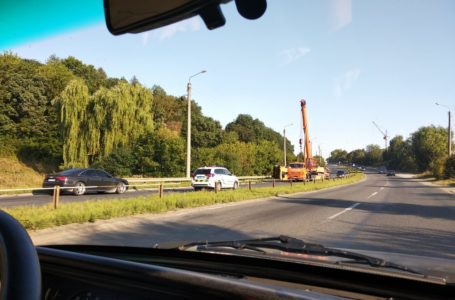 Під Тернополем перекинувся сміттєвоз (Фото)