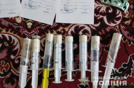 За таблету – 100 гривень: у Тернополі поліціанти “накрили” наркобізнес (Фото)