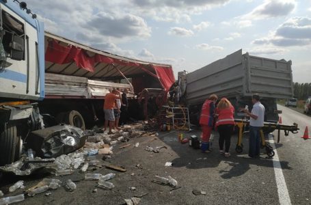 На об’їзній Тернополя зіткнулися дві вантажівки: один з водіїв у важкому стані
