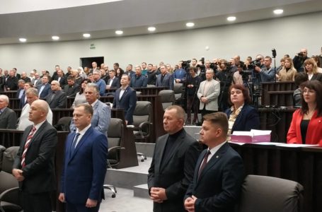 Сесія Тернопільської обласної ради відбувається в оновленому залі (Фото)