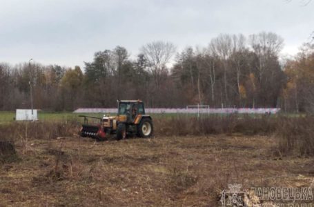 У Ланівцях відбудовують занедбаний парк (Фото/Відео)