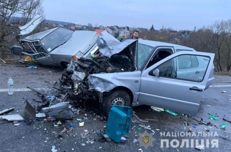 Розтрощені автівки й п’ятеро постраждалих: деталі ДТП на Тернопільщині (Фото)