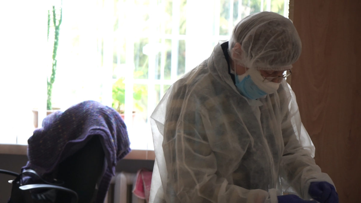 Родина медпрацівниці підхопила недугу. Медики Козівської лікарні б’ють на сполох (Відео)