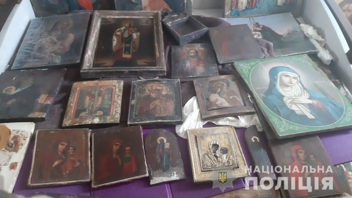 Цінні ікони та церковні предмети: поліція шукає власників краденого (Відео)