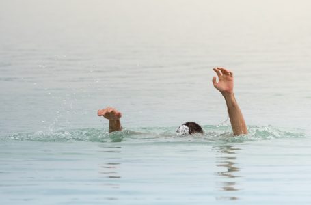 Не вміли плавати: на Теребовлянщині у ставку втопились двоє хлопців