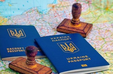 Виїзд з України – за закордонним паспортом, у ДПСУ пояснюють чому